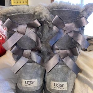 UGG bailey bow II boots size 9